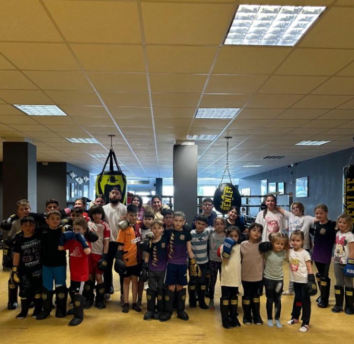 Kinder beim Kampfsport-Training im Gül Gym